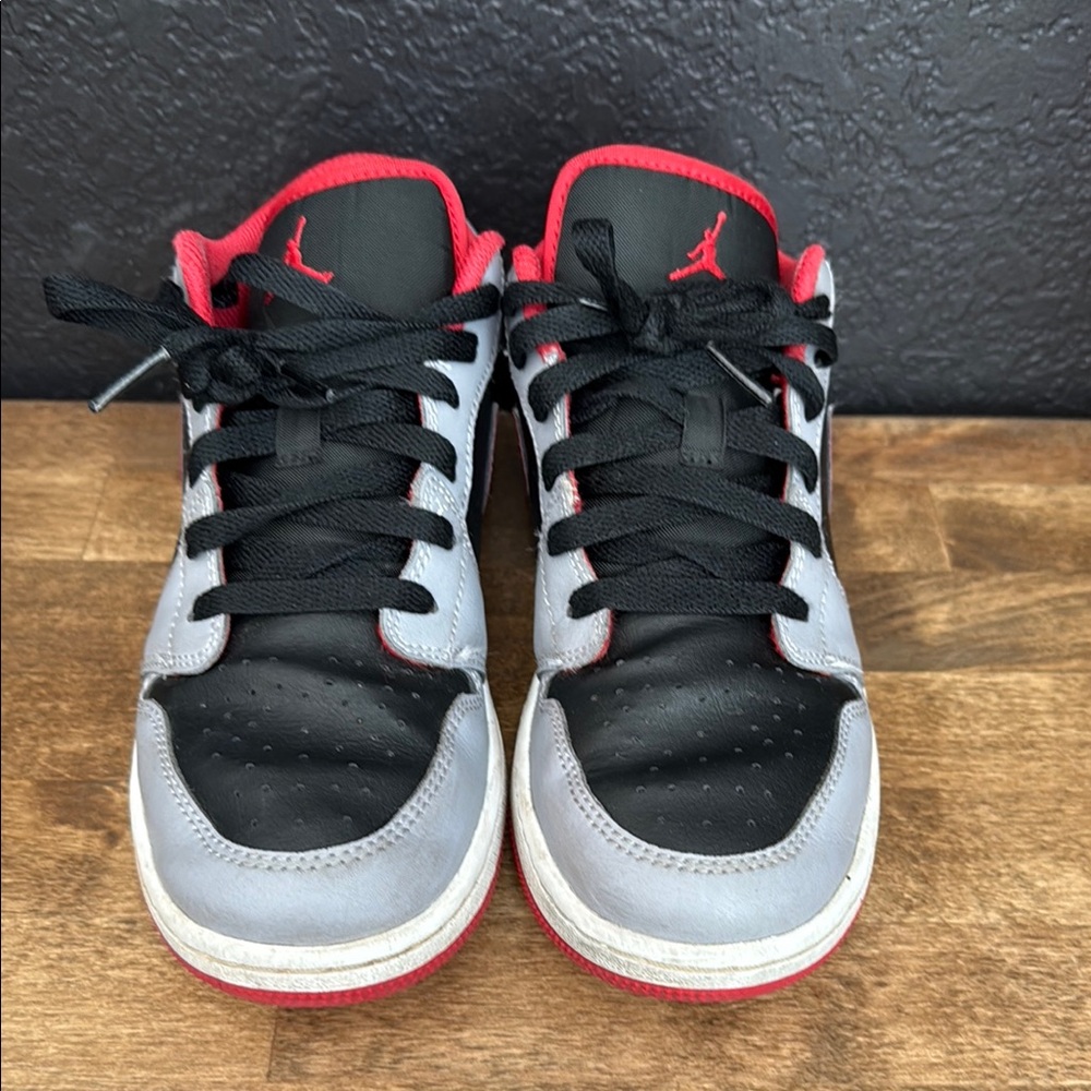 Air Jordan Low Sneakers in Black and Red Size 5.5 Boys - Picture 5 of 11